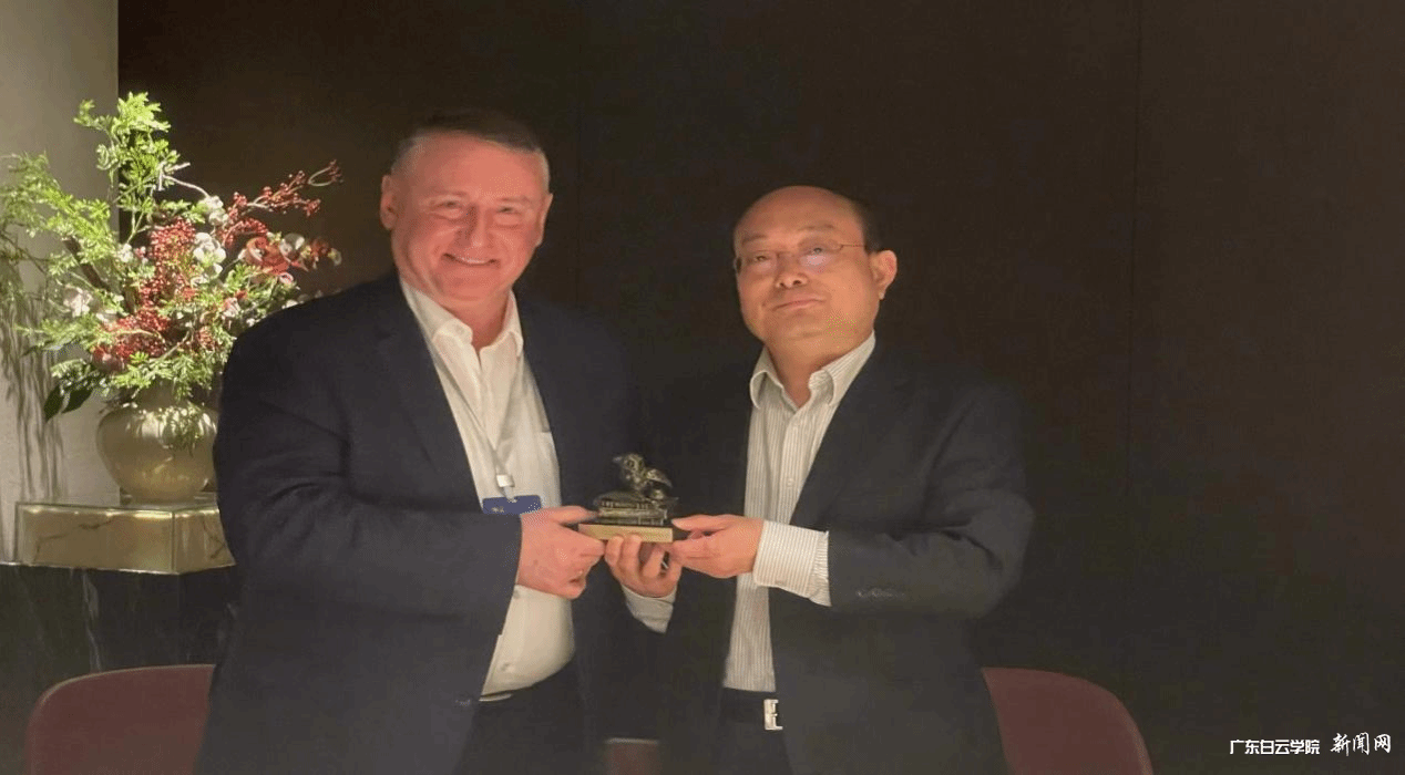 雍和明校长会见俄罗斯科学与高等教育部国际合作司副司长Stepan Sokolov.png