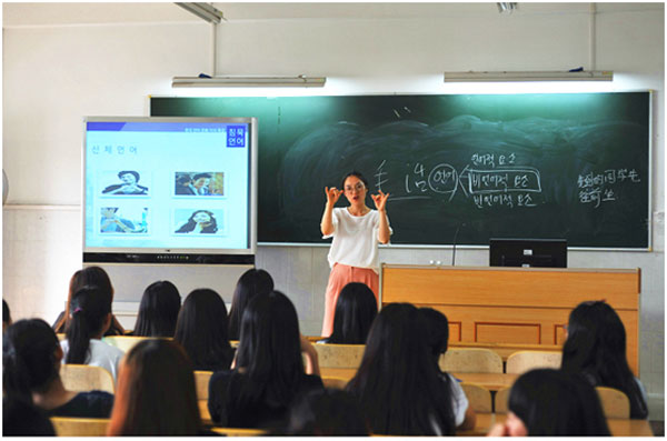 釜山外国语大学派遣教师李英熙博士为朝鲜语专业学生授课 釜山外国语大学派遣教师李英熙博士为朝鲜语专业学生授课