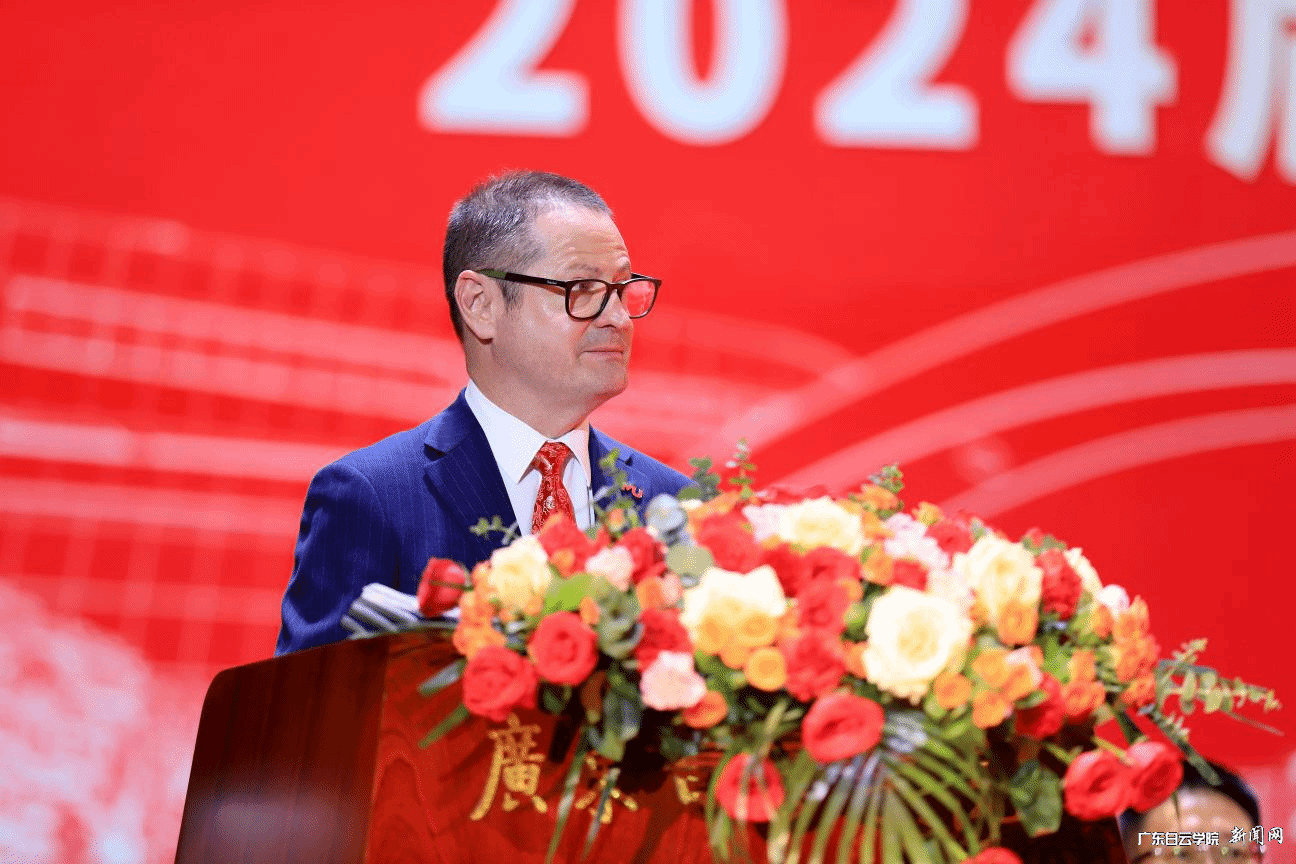 Kelly Smith 校长致辞.png