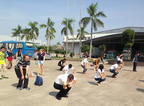 体验中国公司文化——工间操 体验中国公司文化——工间操